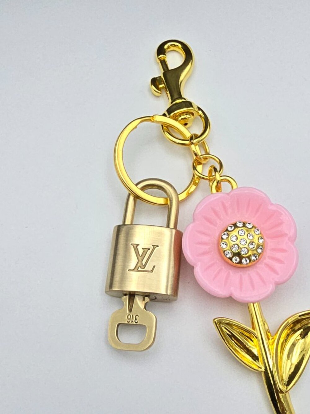 Authentic LV Louis Vuitton Gold Lock & Key 🔑 Unbranded Flower Keychain Charm - Picture 5 of 10